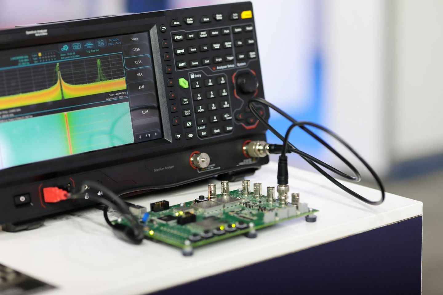 Automotive-Elektronik: Baugruppen für Wählhebel, Beleuchtung und Parkbremse
