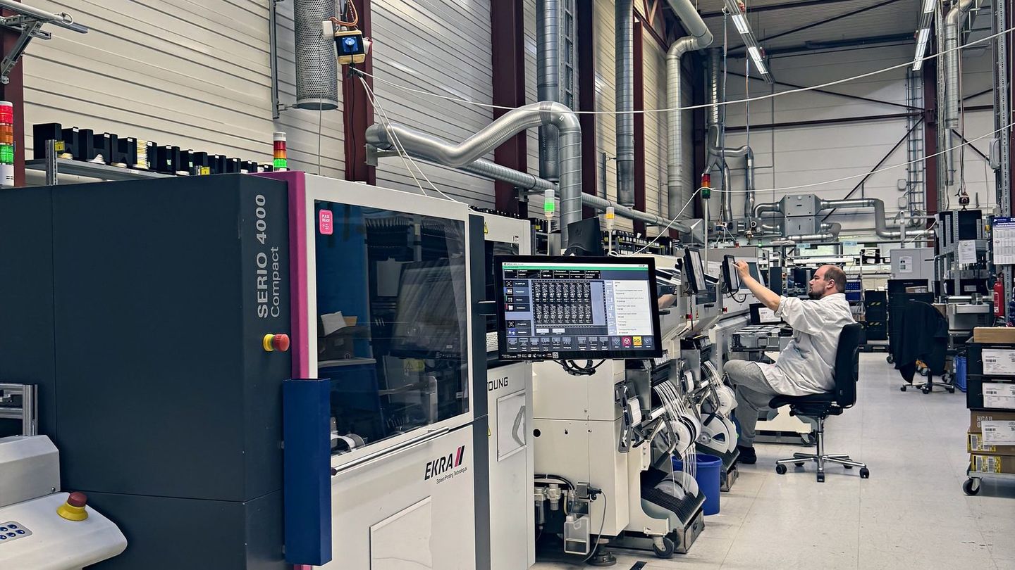 Moderne SMD-Fertigungslinie bei OLHO tronic